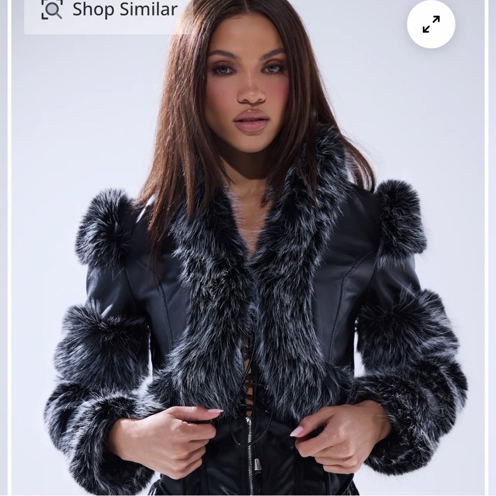 Akira size small Women's Black Faux Fur Trim Jacket